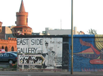 East-Side-Gallery mit Oberbaumbrücke